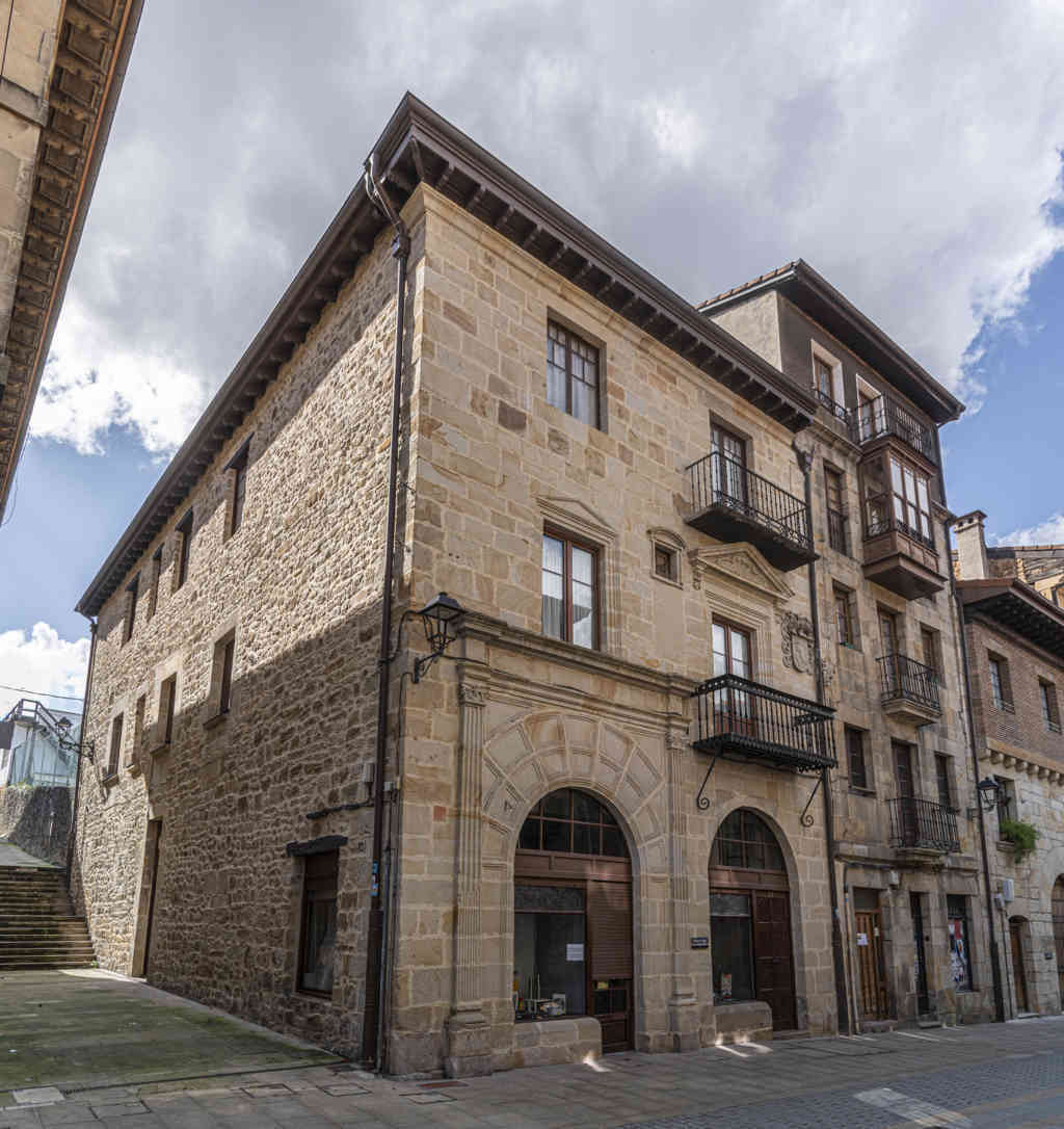 Vizcaya - Elorrio 23 - palacio Ibarguen-Urkizu.jpg